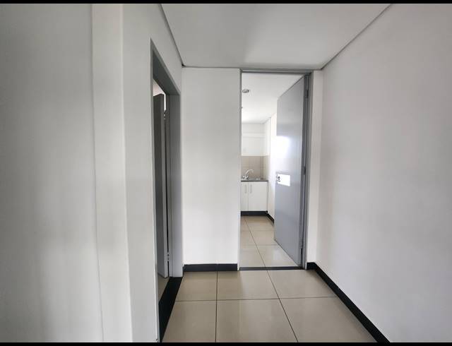 302.67M² OFFICE TO LET IN RANDJESPARK